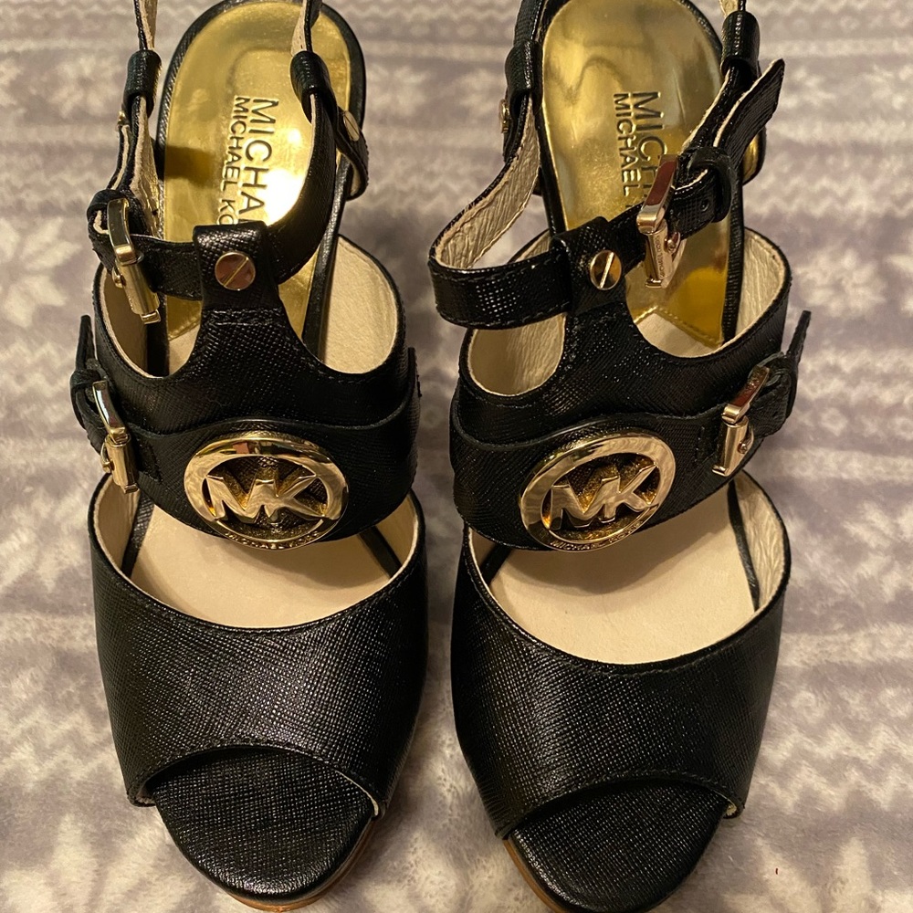 🌸🌟MICHAEL KORS 🌟GOLD LOGO🌟 6.5 / Black / Platform Heeled Sandals✨🌷